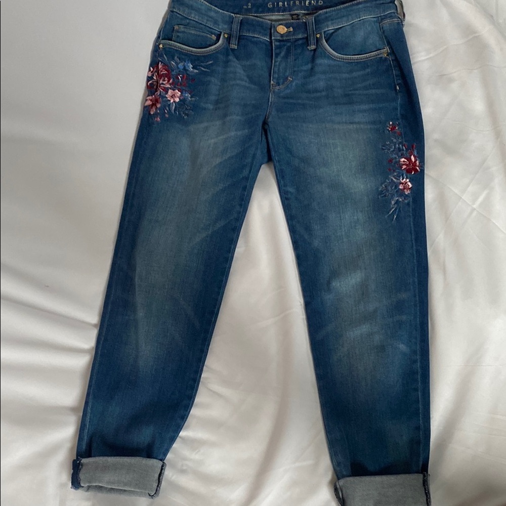 White House Black Market. Embroidered Women Capri jeans. Very comfortable EUC